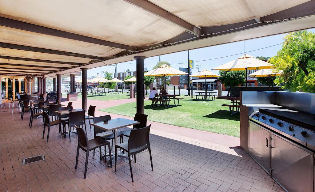 Boomerang Hotel Lavington Bagian luar foto