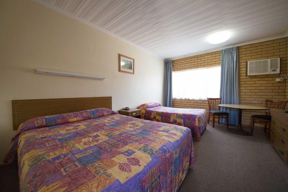 Boomerang Hotel Lavington Bagian luar foto