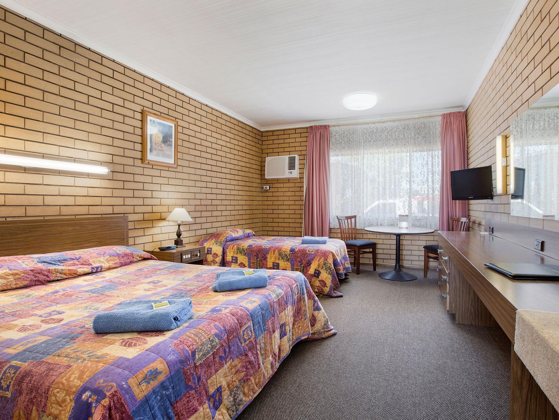 Boomerang Hotel Lavington Bagian luar foto