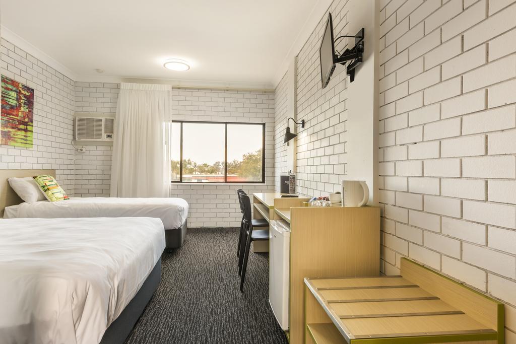 Boomerang Hotel Lavington Bagian luar foto