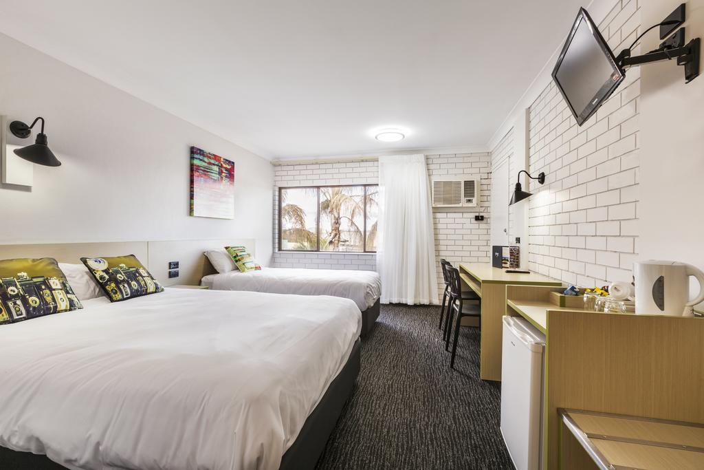 Boomerang Hotel Lavington Bagian luar foto