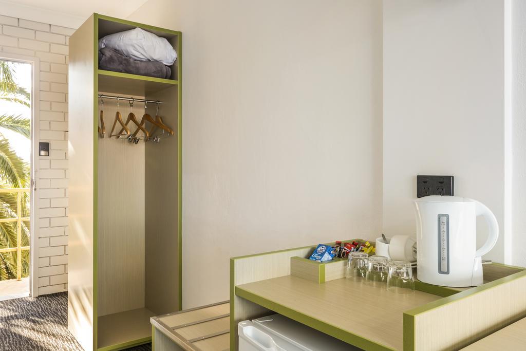 Boomerang Hotel Lavington Bagian luar foto