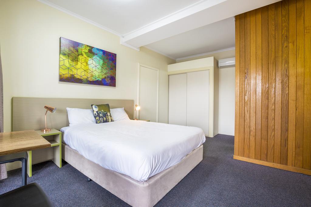 Boomerang Hotel Lavington Bagian luar foto