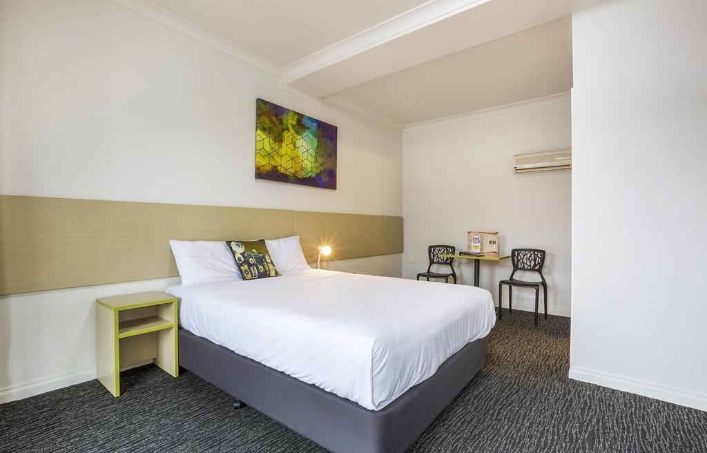 Boomerang Hotel Lavington Bagian luar foto