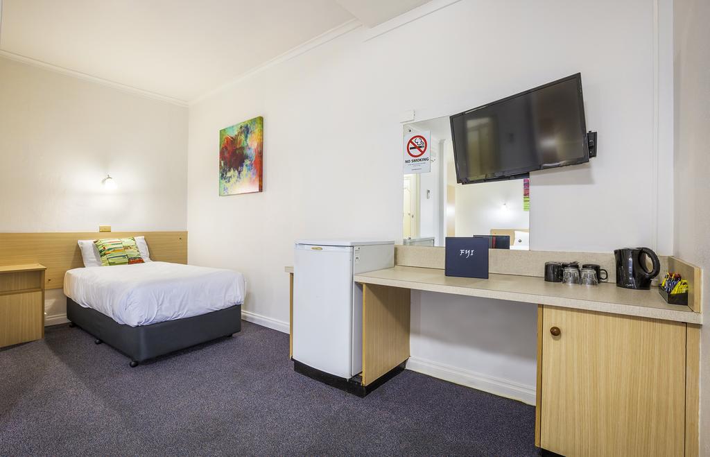 Boomerang Hotel Lavington Bagian luar foto
