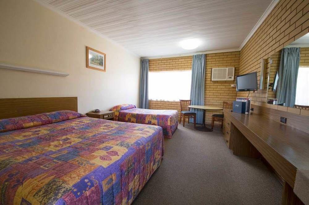 Boomerang Hotel Lavington Bagian luar foto