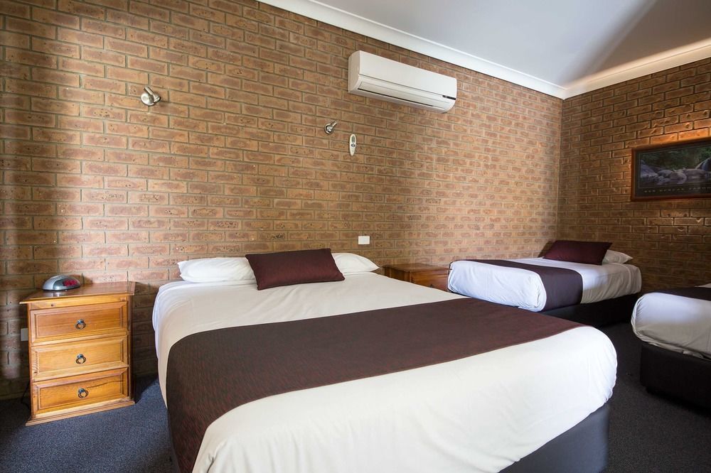 Boomerang Hotel Lavington Bagian luar foto
