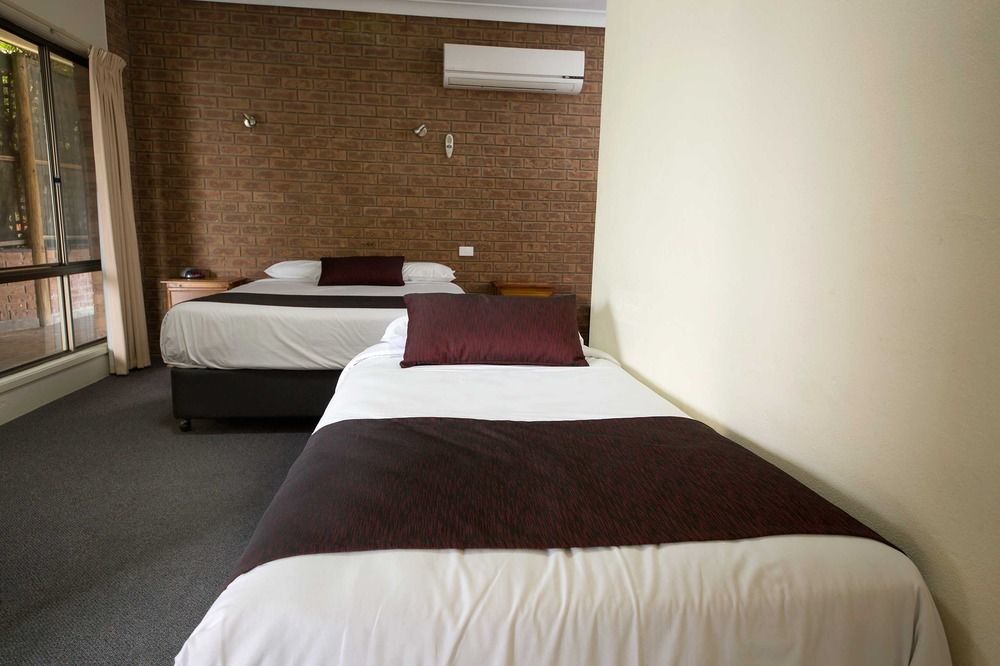 Boomerang Hotel Lavington Bagian luar foto