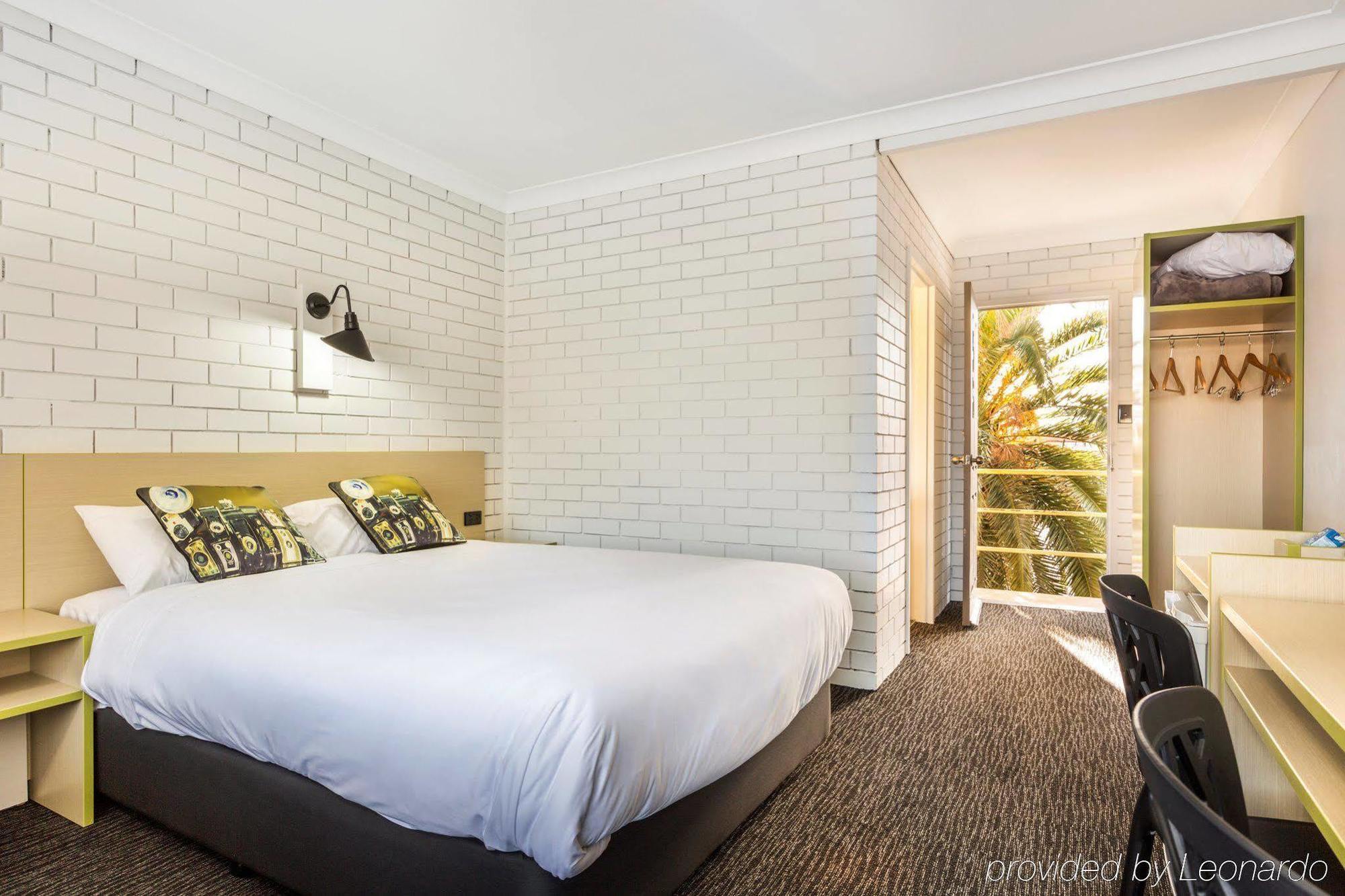 Boomerang Hotel Lavington Bagian luar foto