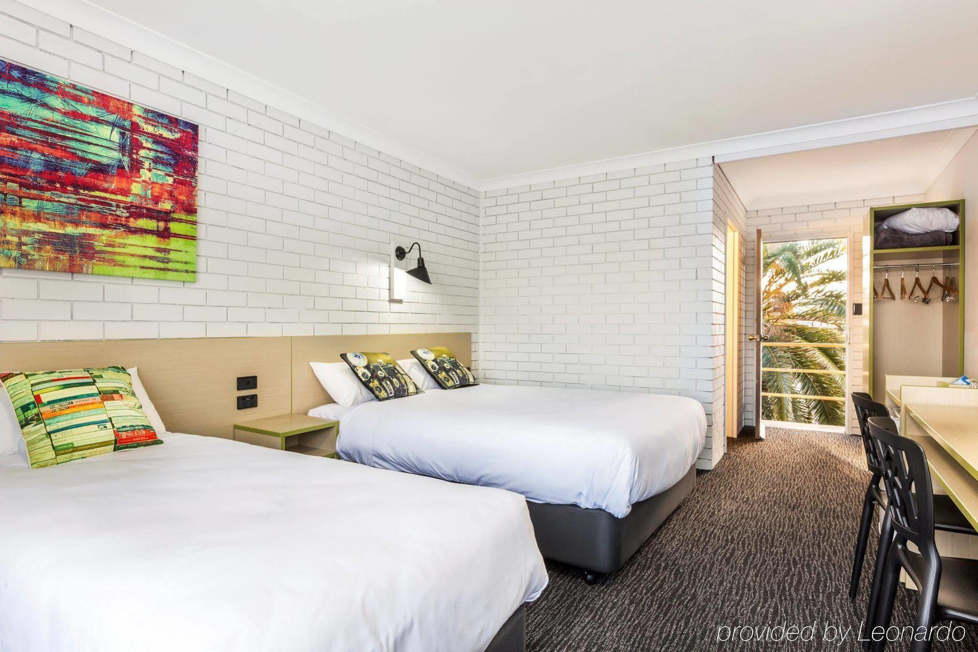 Boomerang Hotel Lavington Bagian luar foto